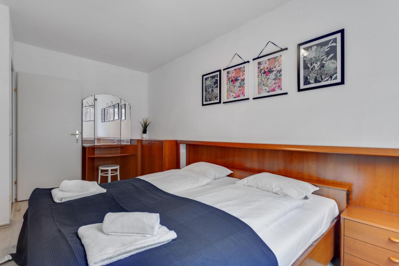 Close To Shopping Mile * Viena