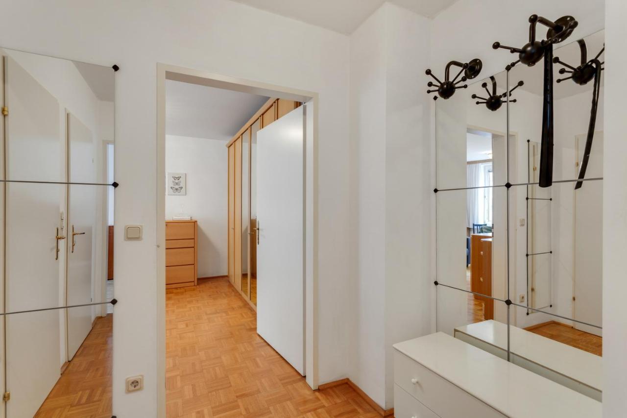 Close To Shopping Mile Viena